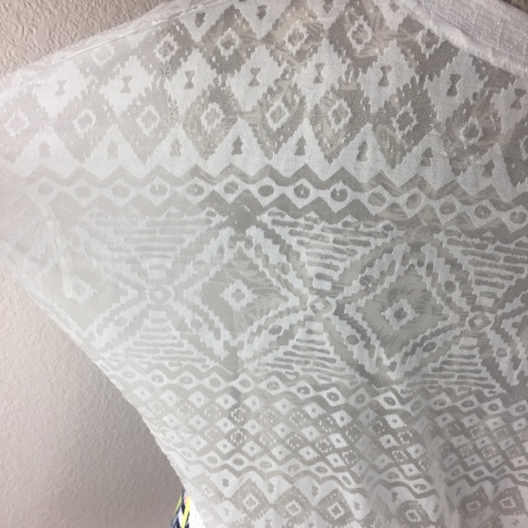 Miss Me Top White Lace Abstract Print Small - Picture 6 of 7